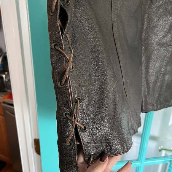 Brown distressed leather vest. - Picture 4 of 6